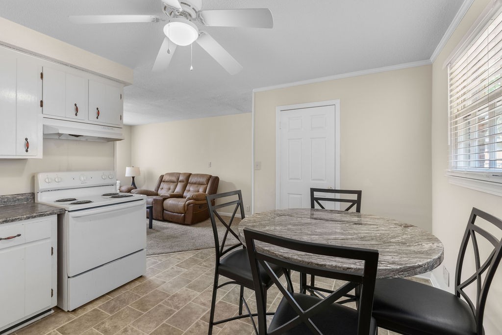 2731 Patricia Ln