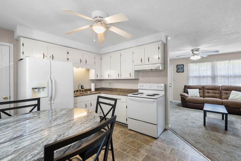 2731 Patricia Ln