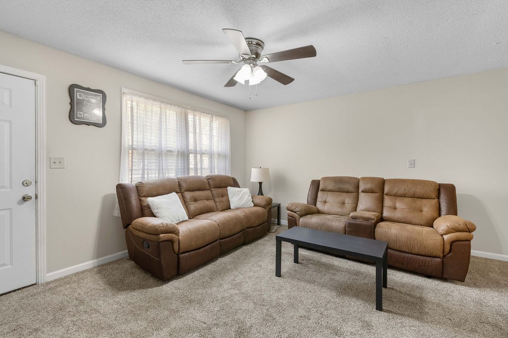 2731 Patricia Ln