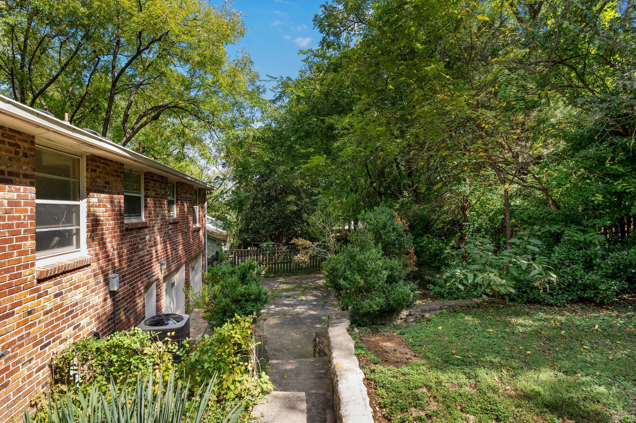 841 Highland Crest Dr