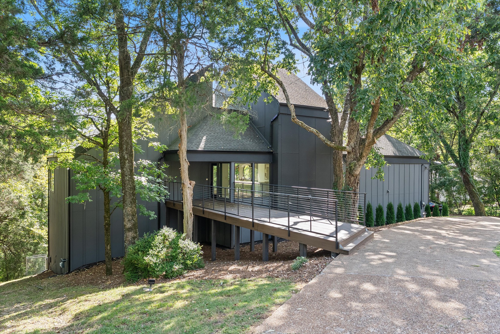 837 W Hillview Drive