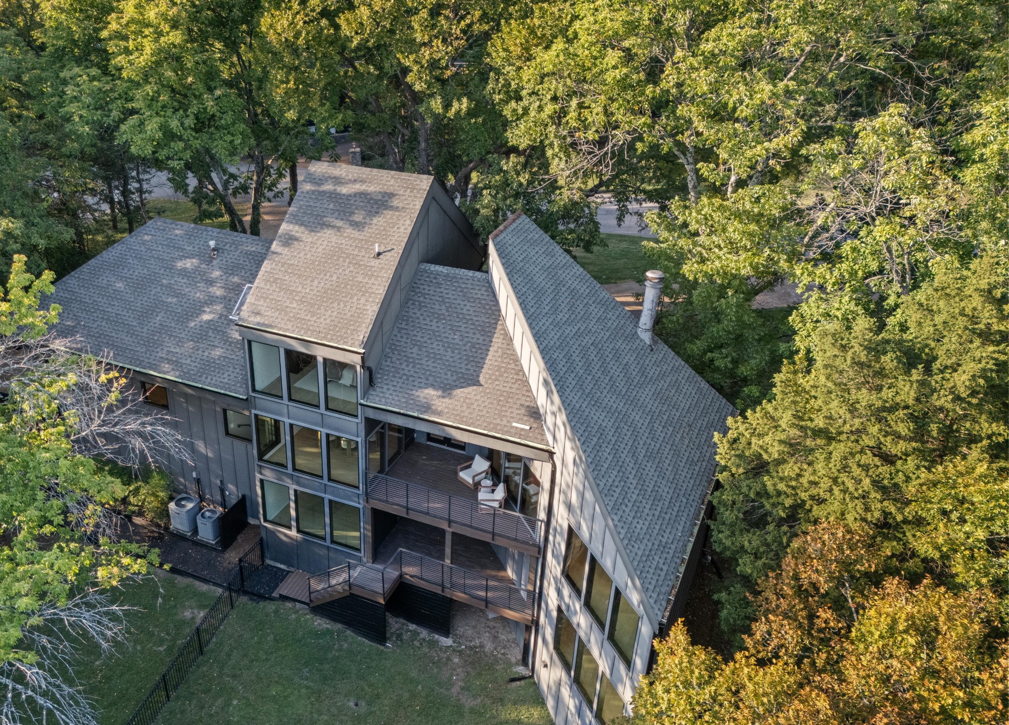 837 W Hillview Drive