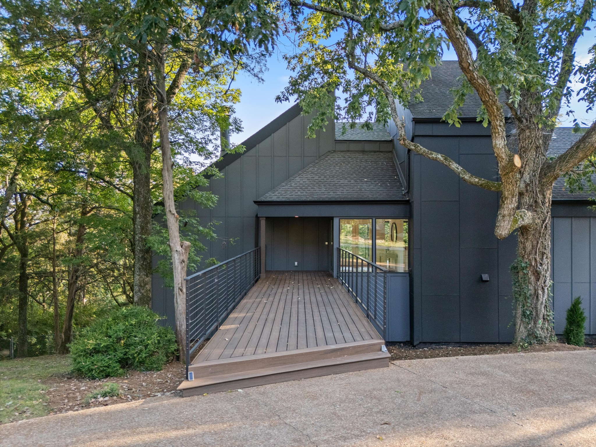 837 W Hillview Drive