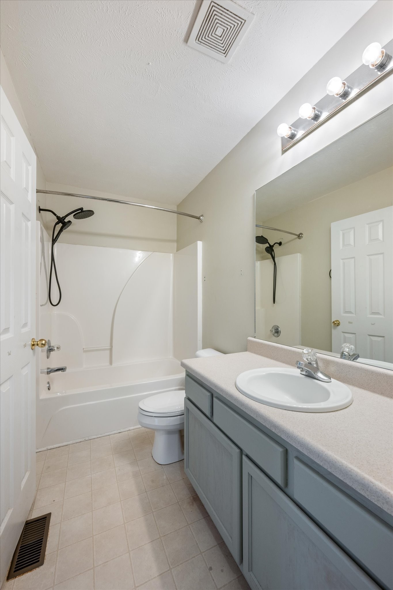 7013 Alon Babayan Arch, E