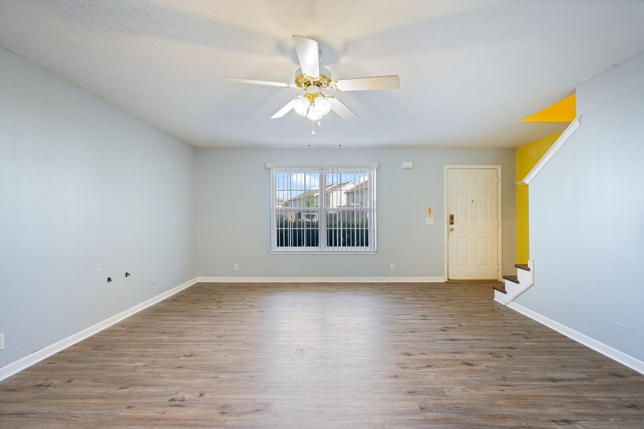 7013 Alon Babayan Arch, E