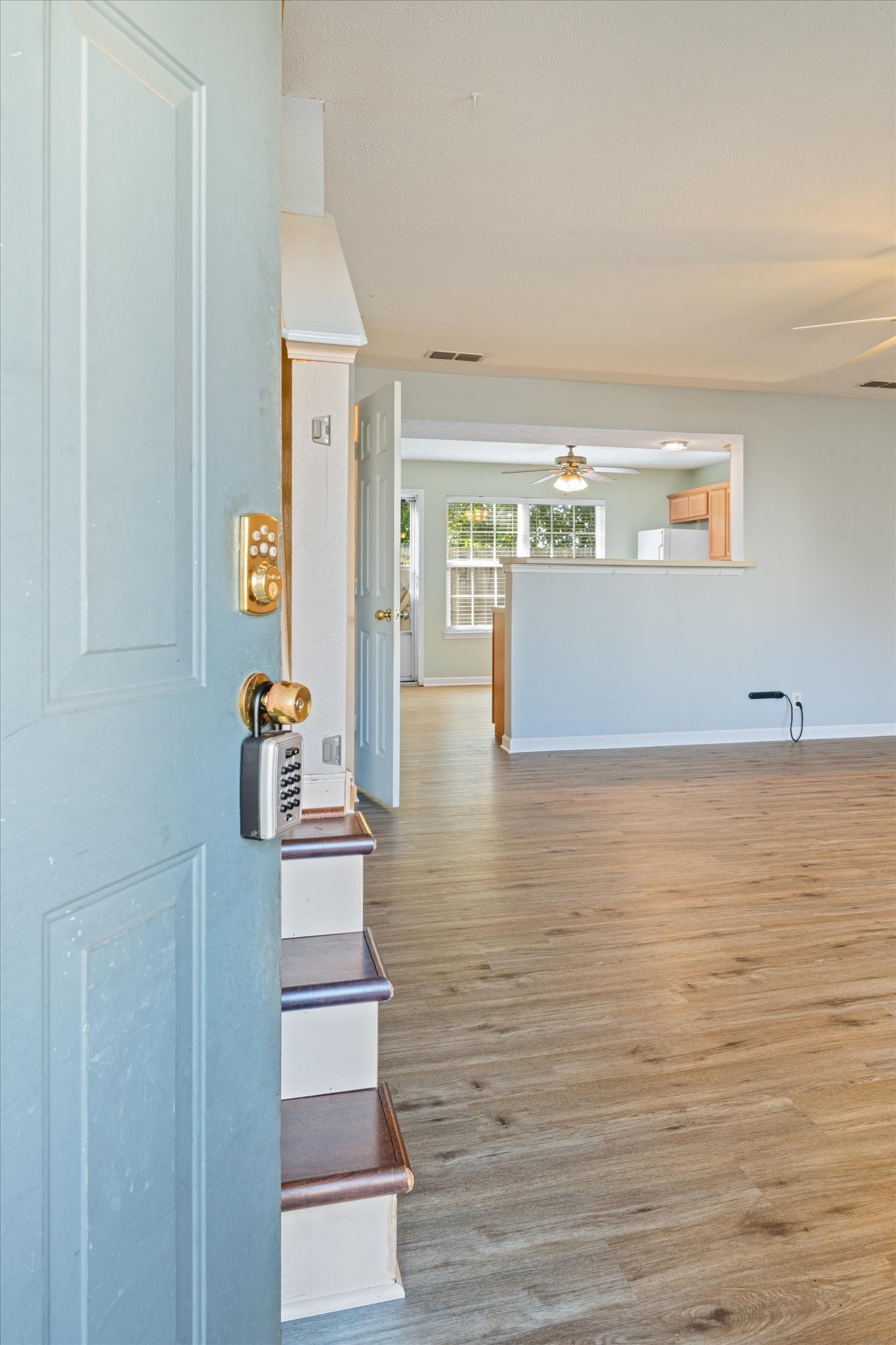 7013 Alon Babayan Arch, E