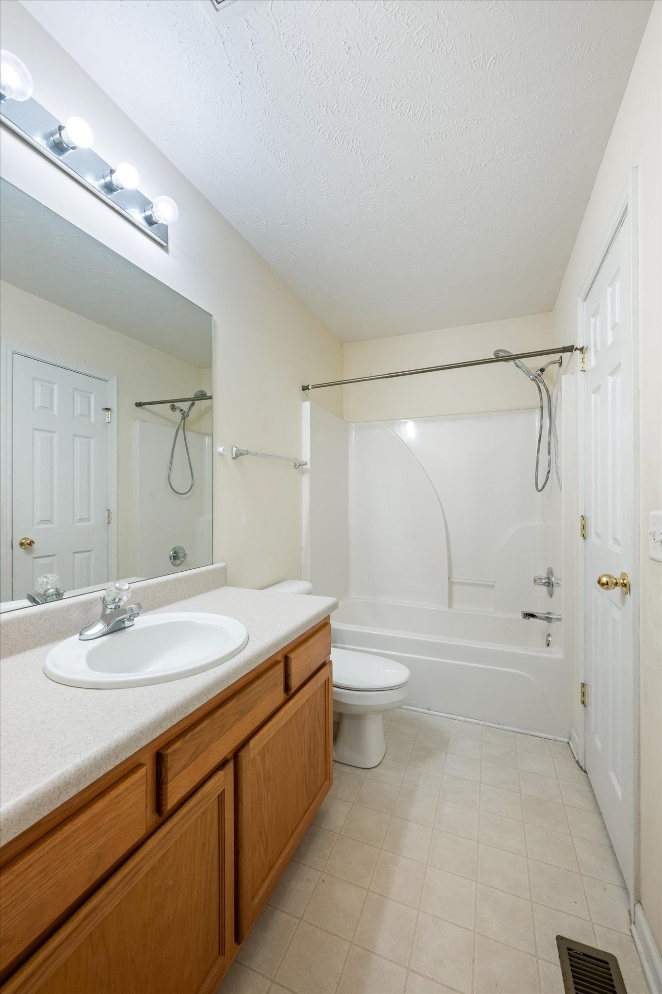 7013 Alon Babayan Arch, E