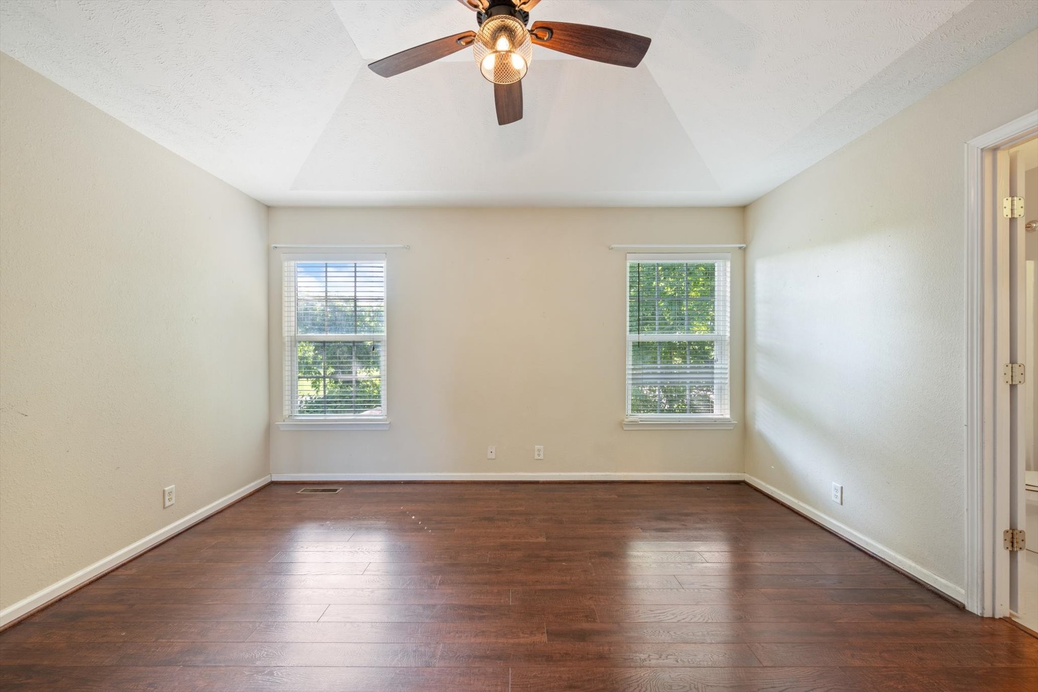 7013 Alon Babayan Arch, E