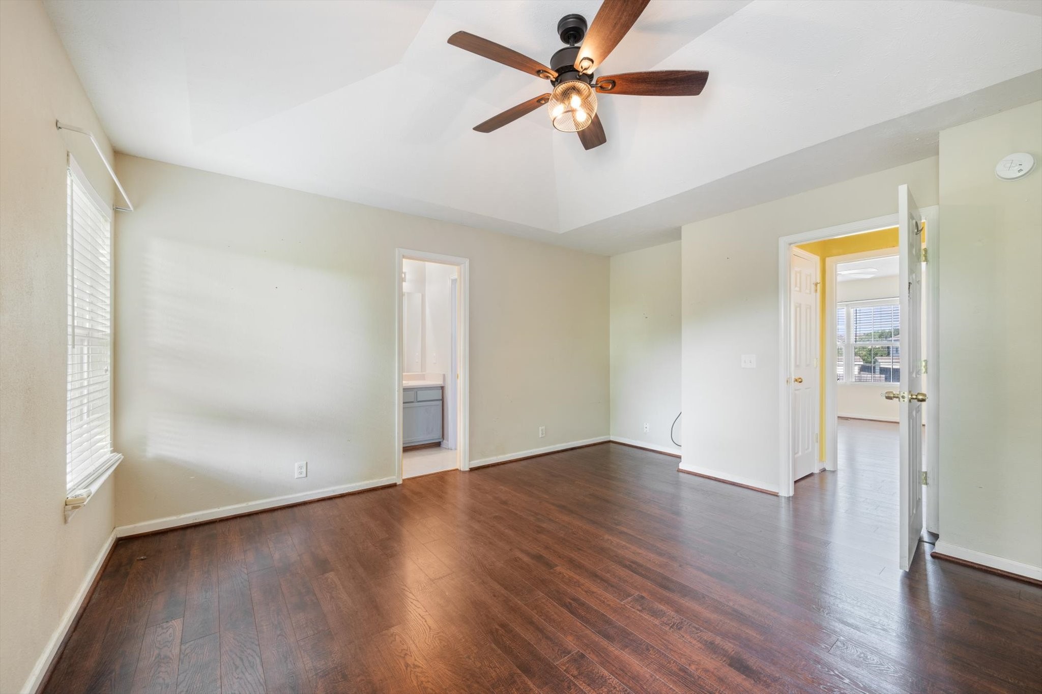 7013 Alon Babayan Arch, E