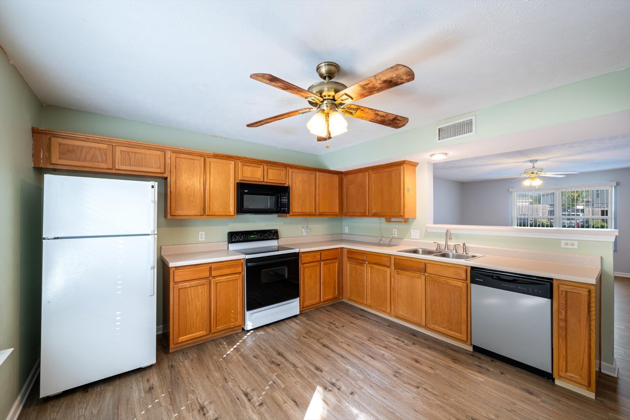 7013 Alon Babayan Arch, E