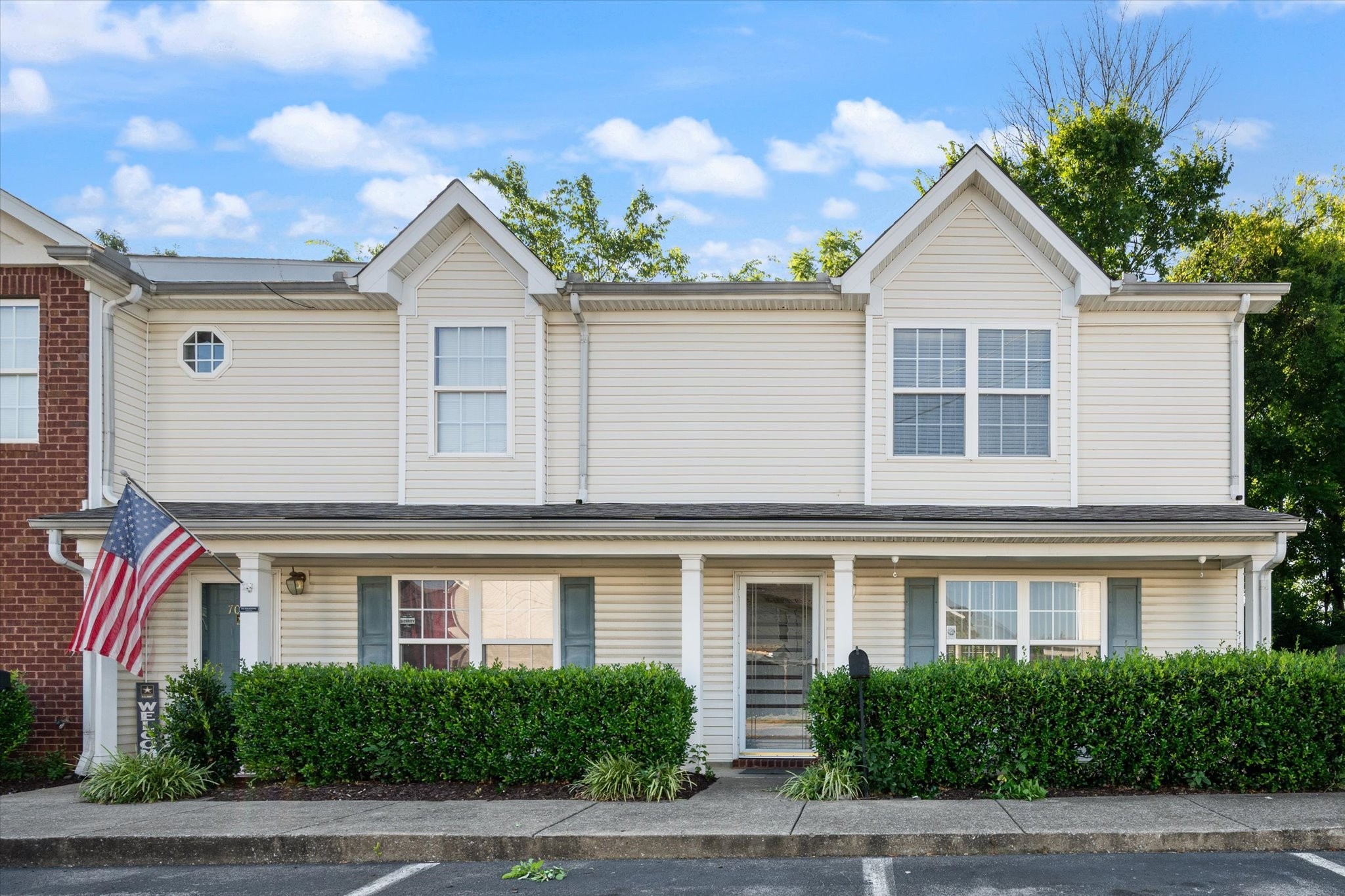 7013 Alon Babayan Arch, E