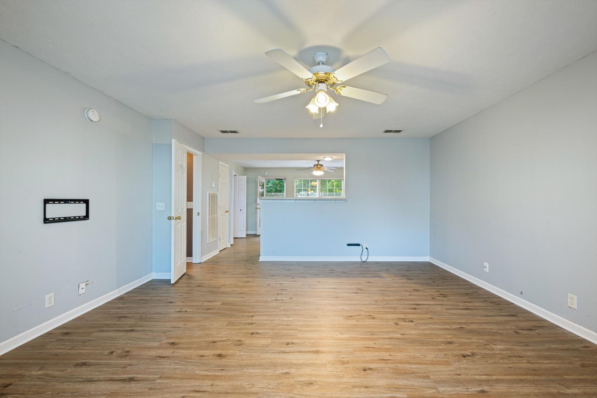 7013 Alon Babayan Arch, E