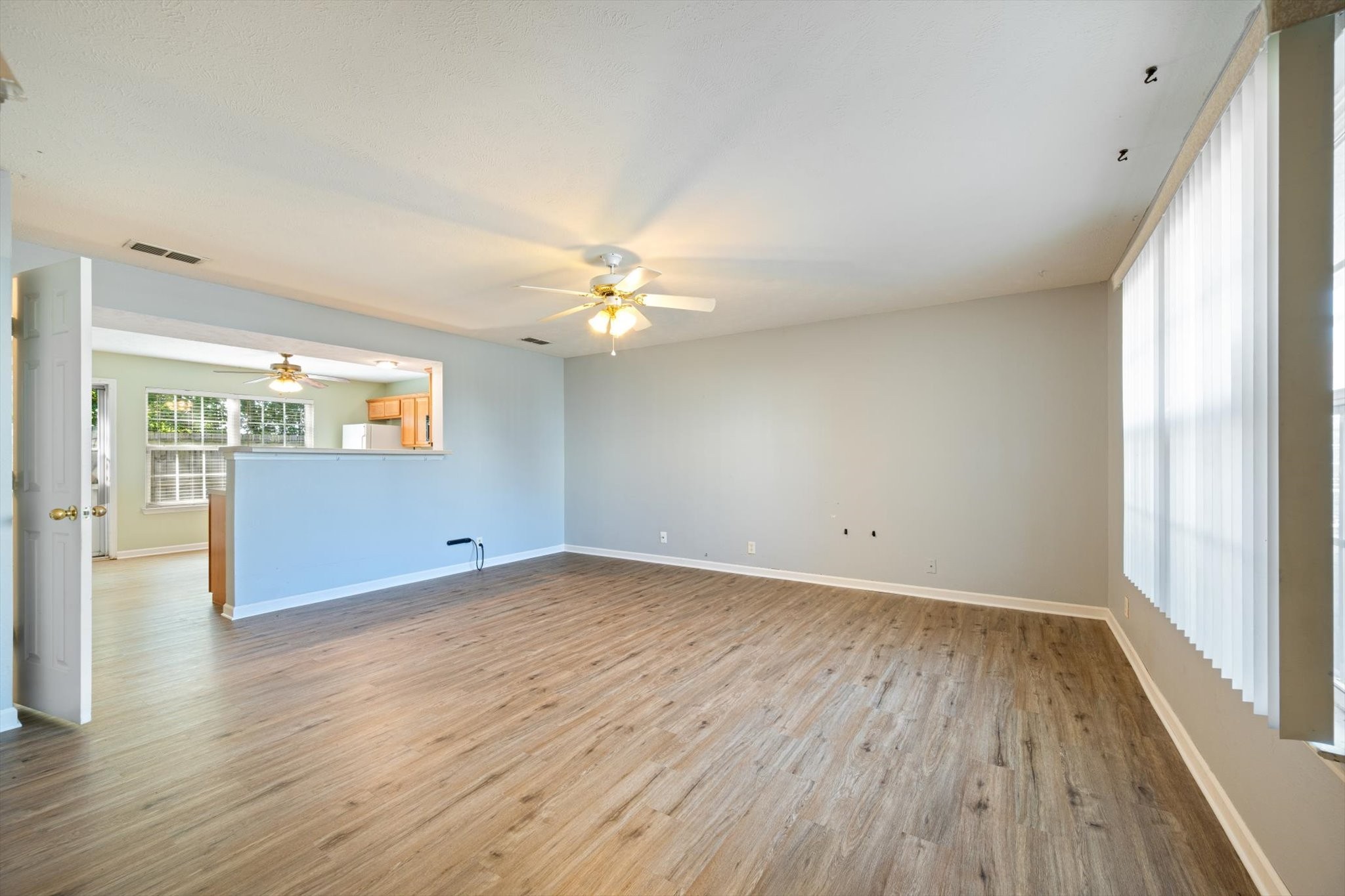 7013 Alon Babayan Arch, E