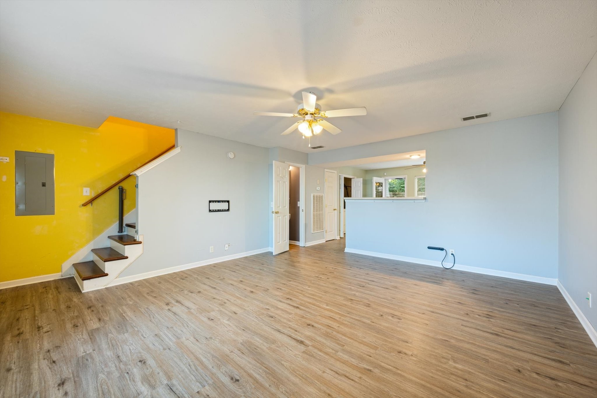 7013 Alon Babayan Arch, E