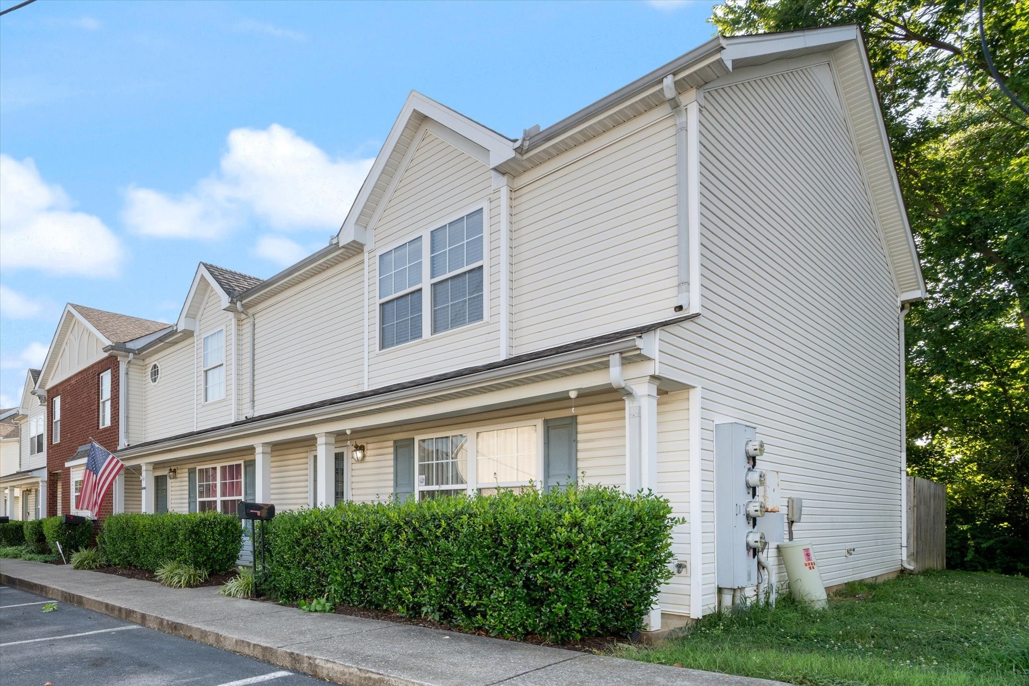 7013 Alon Babayan Arch, E