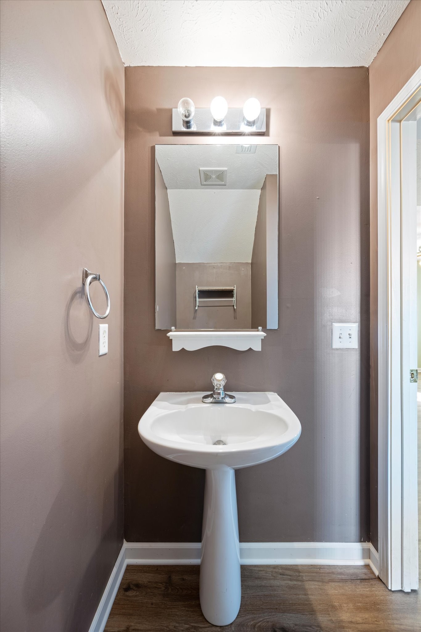 7013 Alon Babayan Arch, E