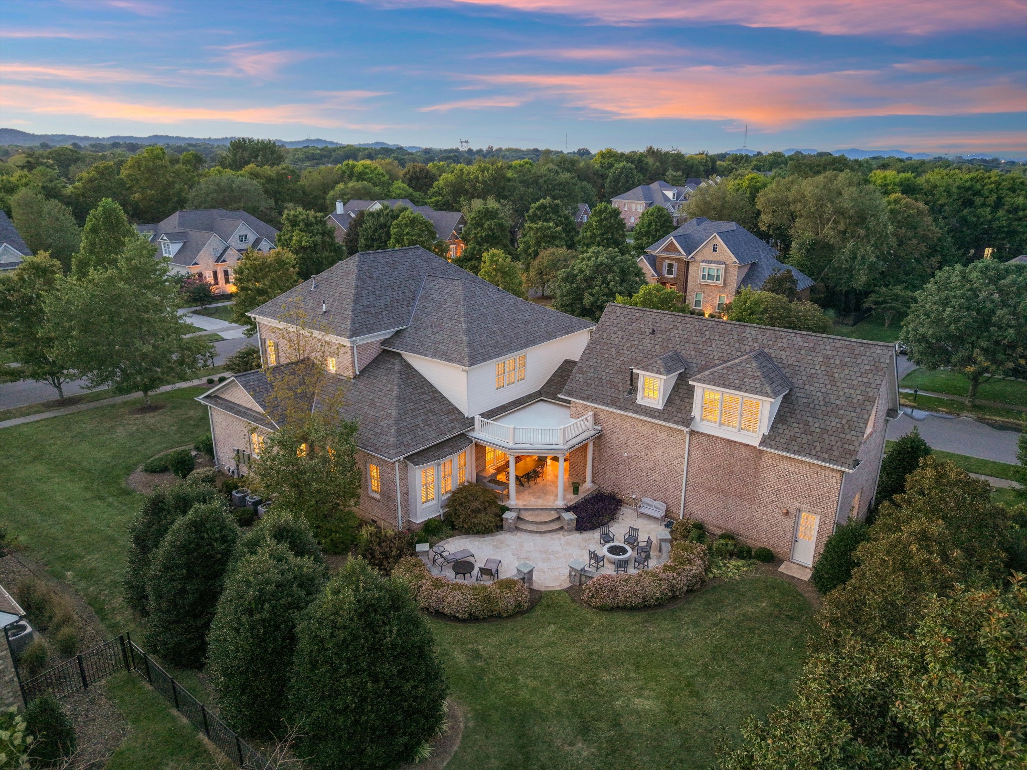 1736 Richbourg Park Dr