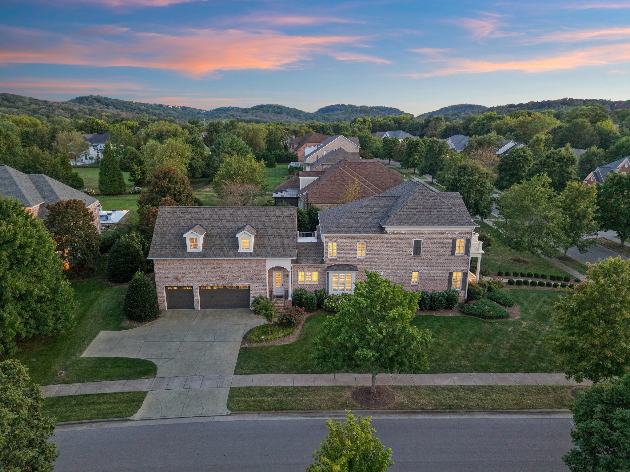 1736 Richbourg Park Dr
