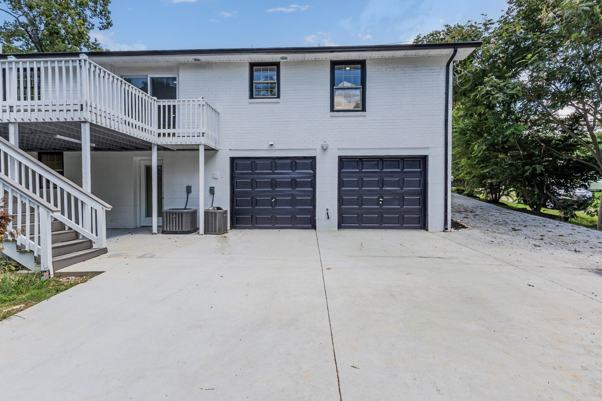 7025 Bonnafair Dr