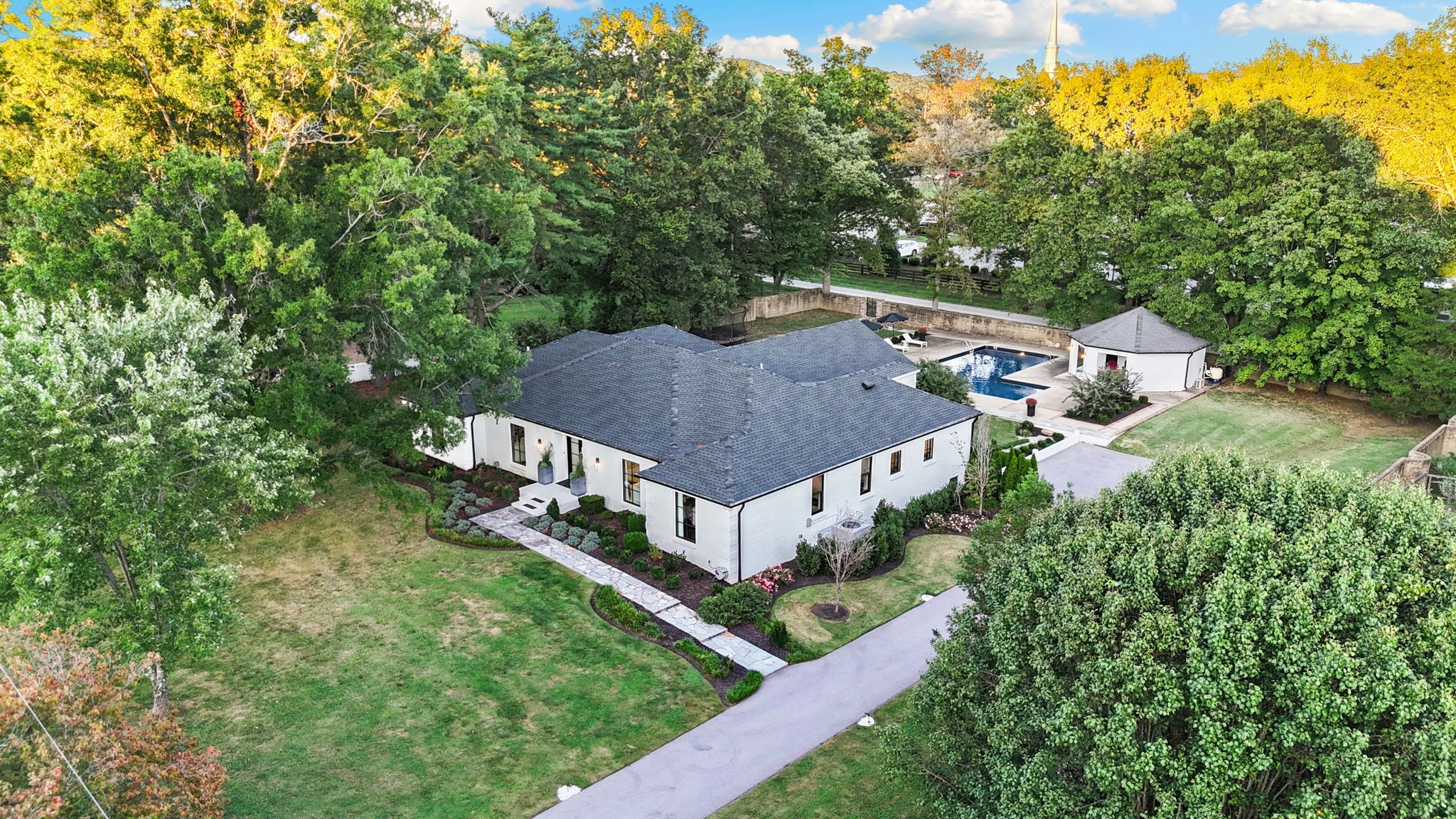 6312 Chickering Cir