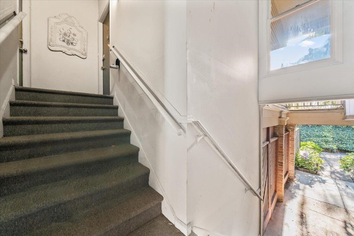 5920 JULIAN CT Unit: 4