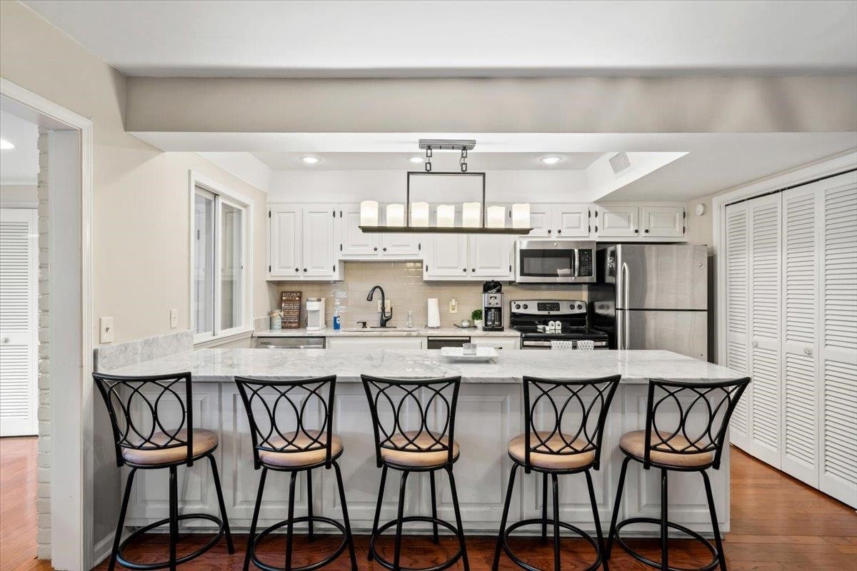 5920 JULIAN CT Unit: 4