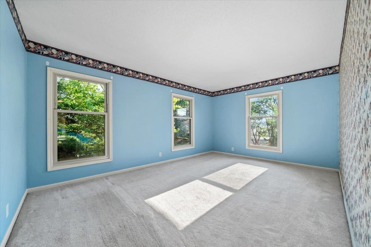 5920 JULIAN CT Unit: 4