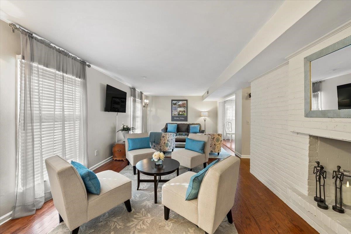 5920 JULIAN CT Unit: 4