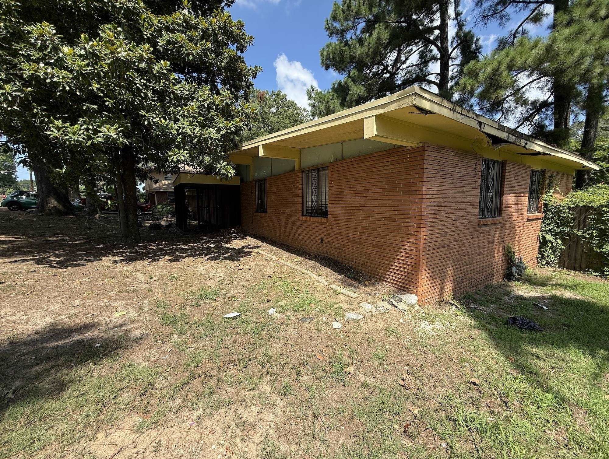 1534 E RAINES RD