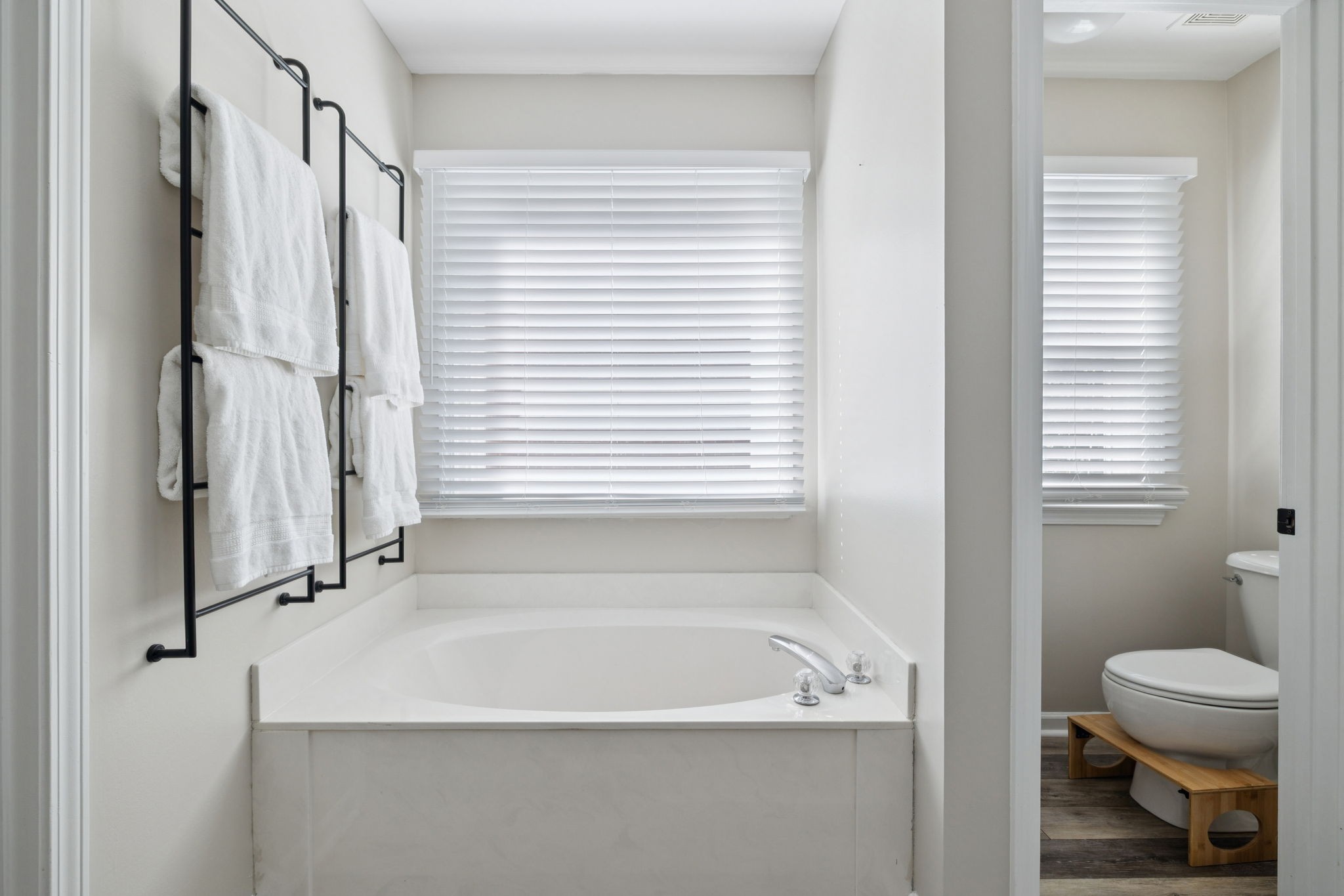 5836 Sterling Oaks Dr