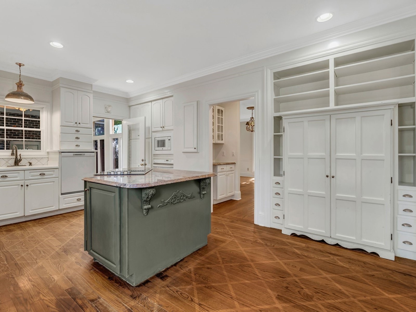 2112 Shannon Dr