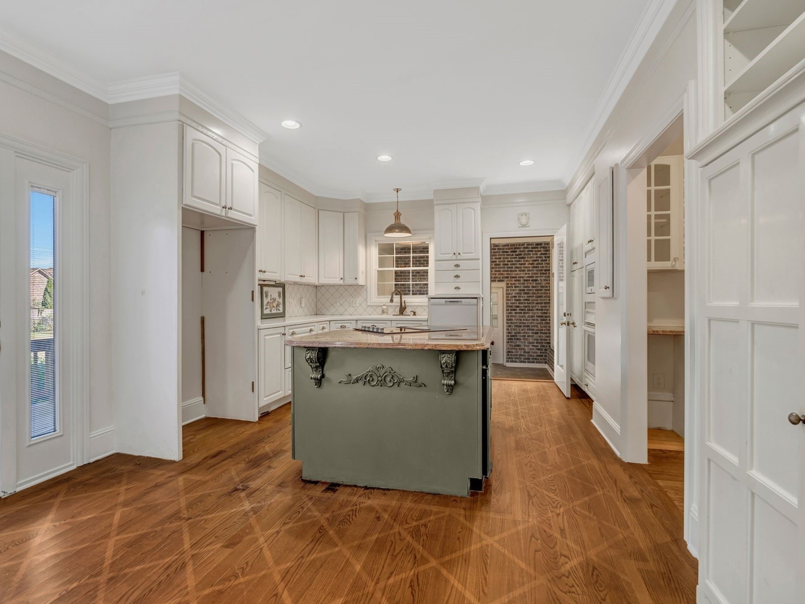 2112 Shannon Dr