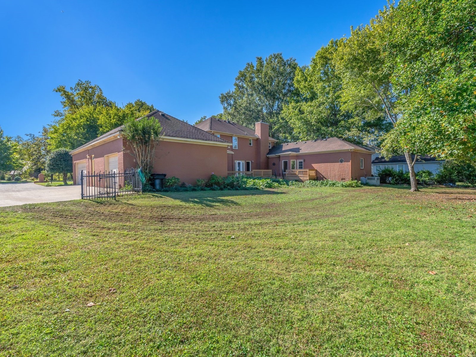 2112 Shannon Dr