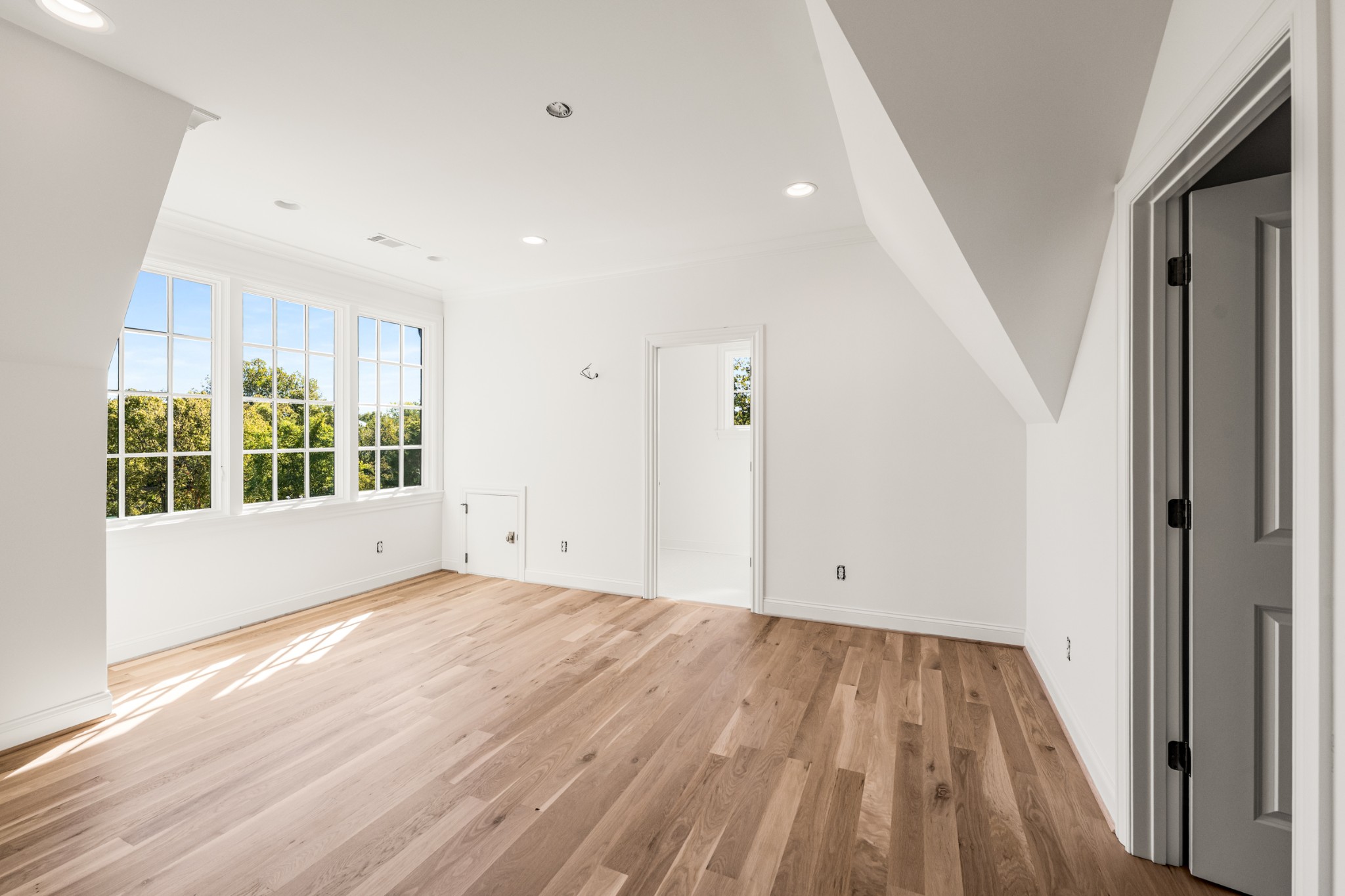 6033 Frazier Park Ln