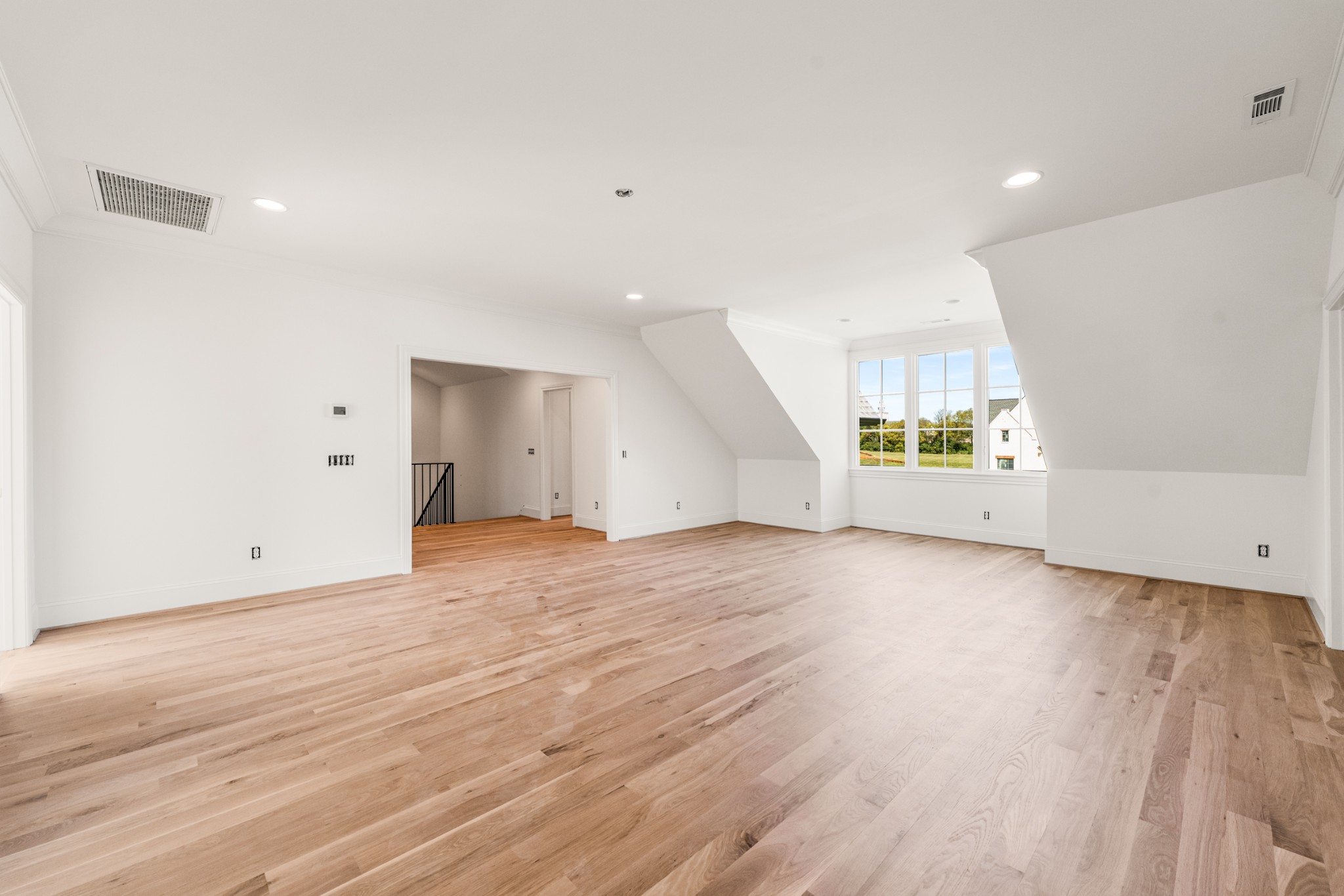 6033 Frazier Park Ln