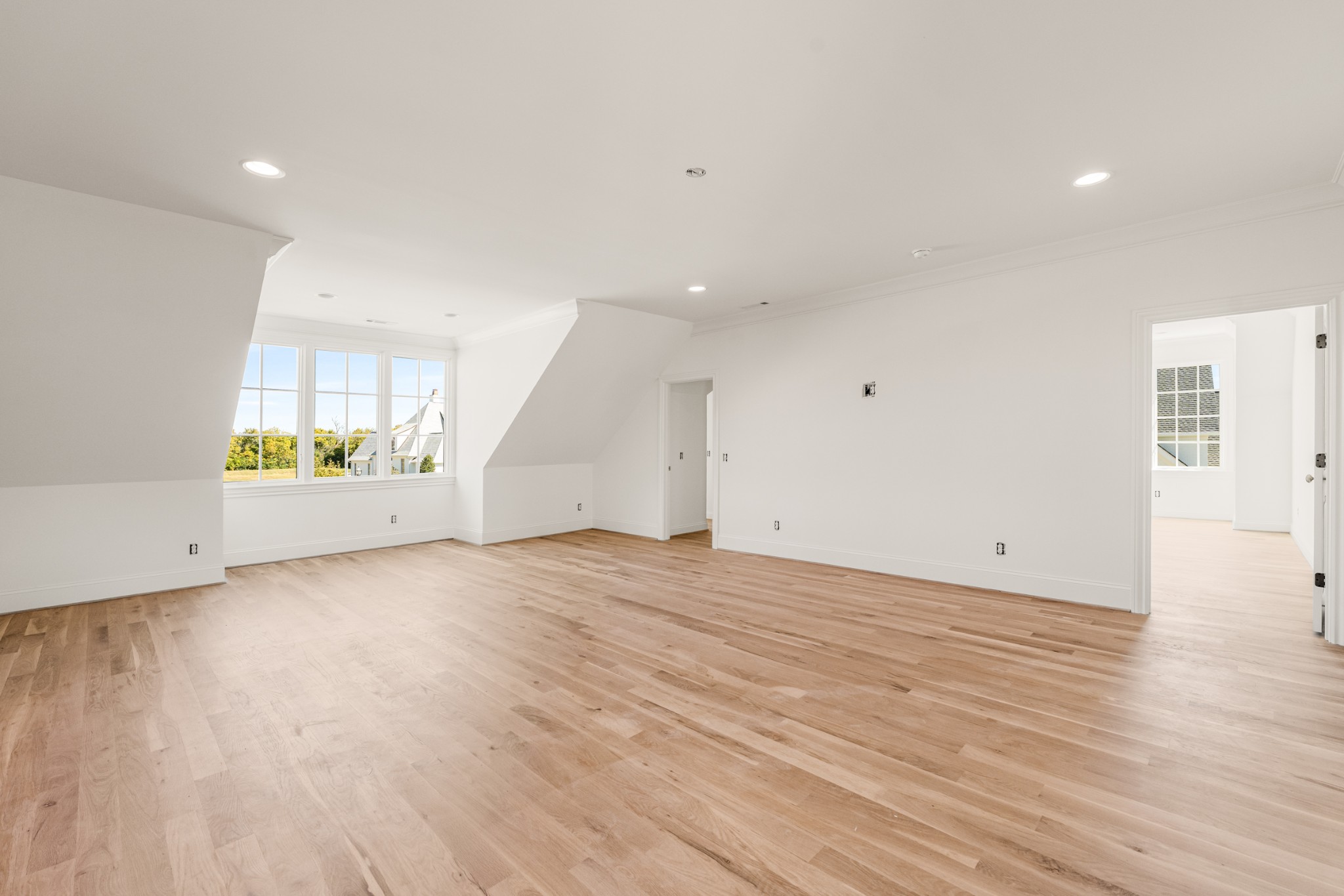 6033 Frazier Park Ln