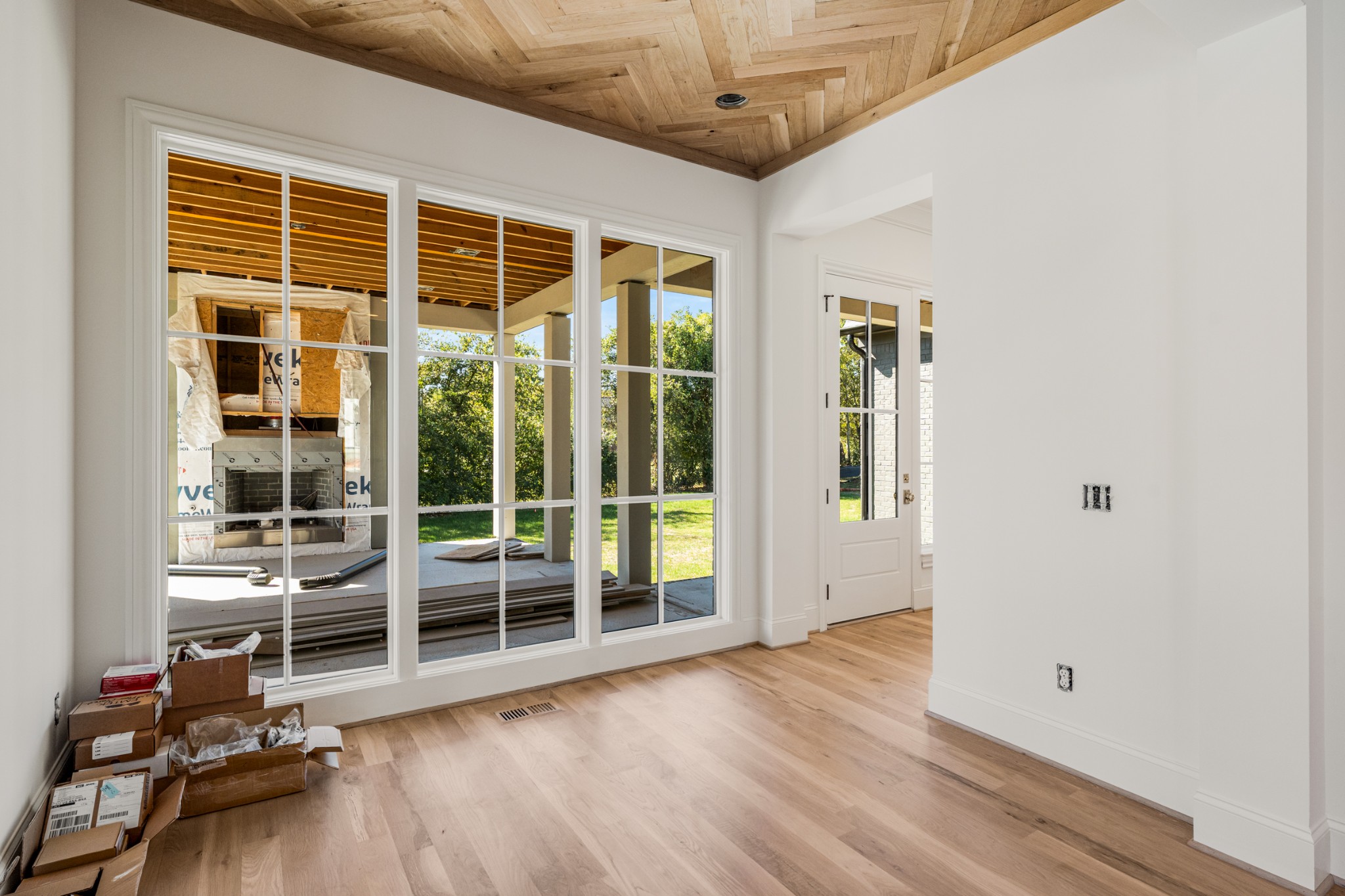 6033 Frazier Park Ln