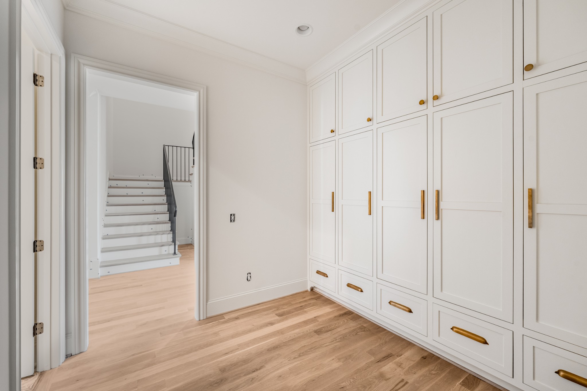 6033 Frazier Park Ln