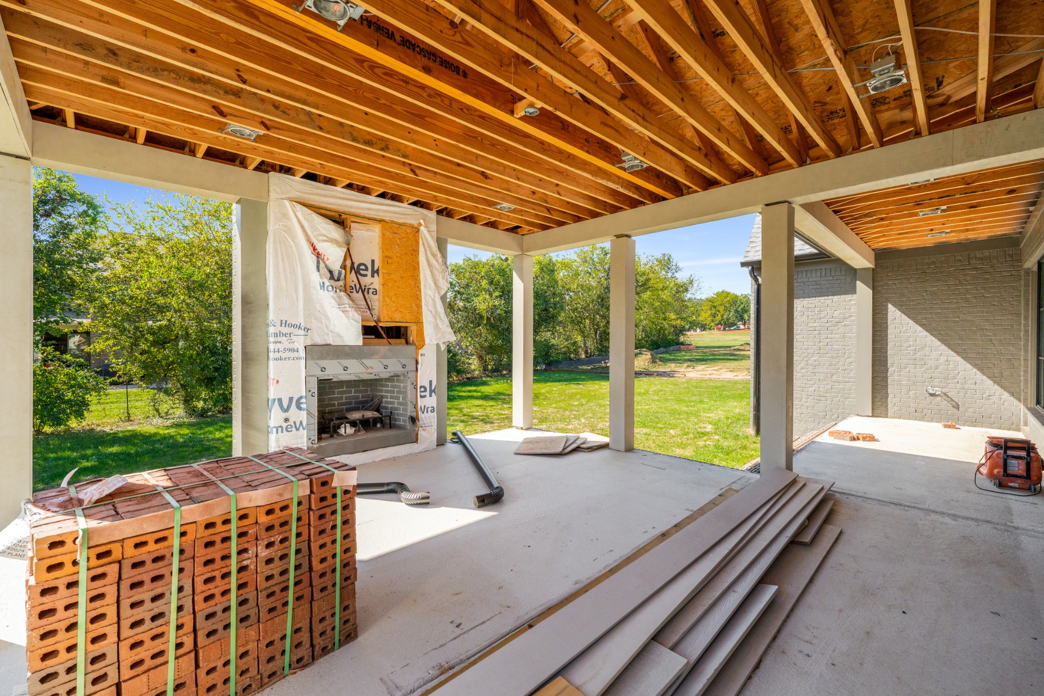 6033 Frazier Park Ln