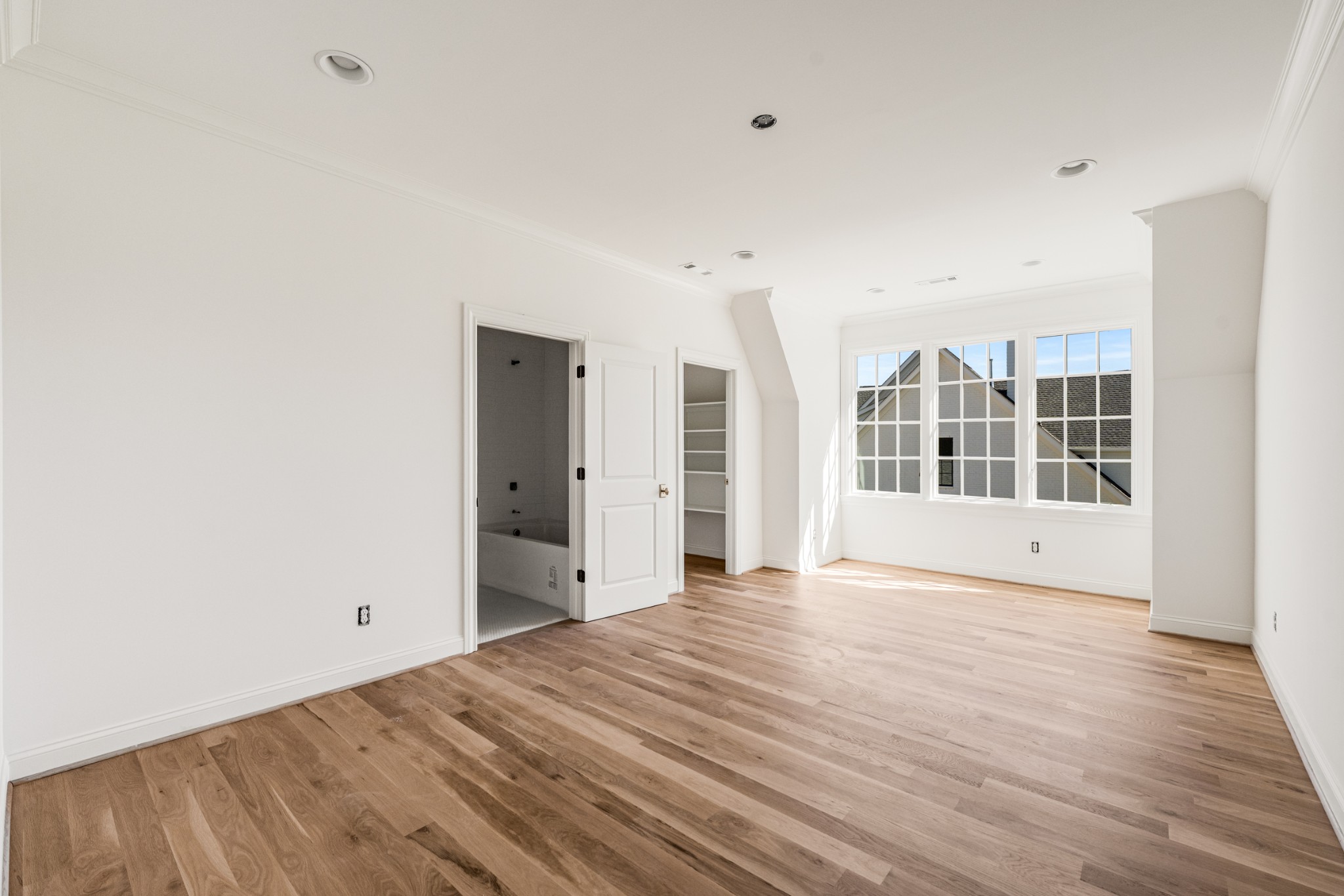 6033 Frazier Park Ln