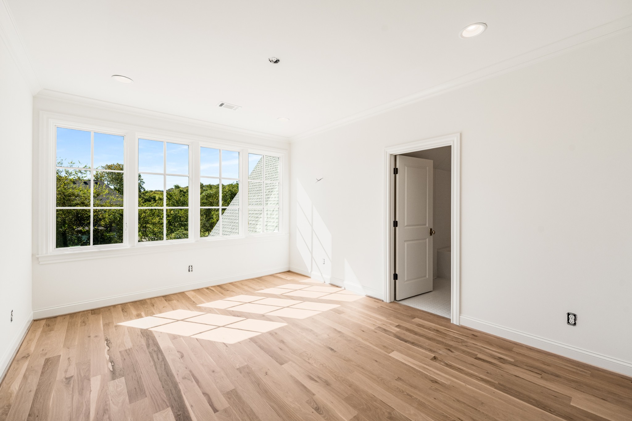 6033 Frazier Park Ln