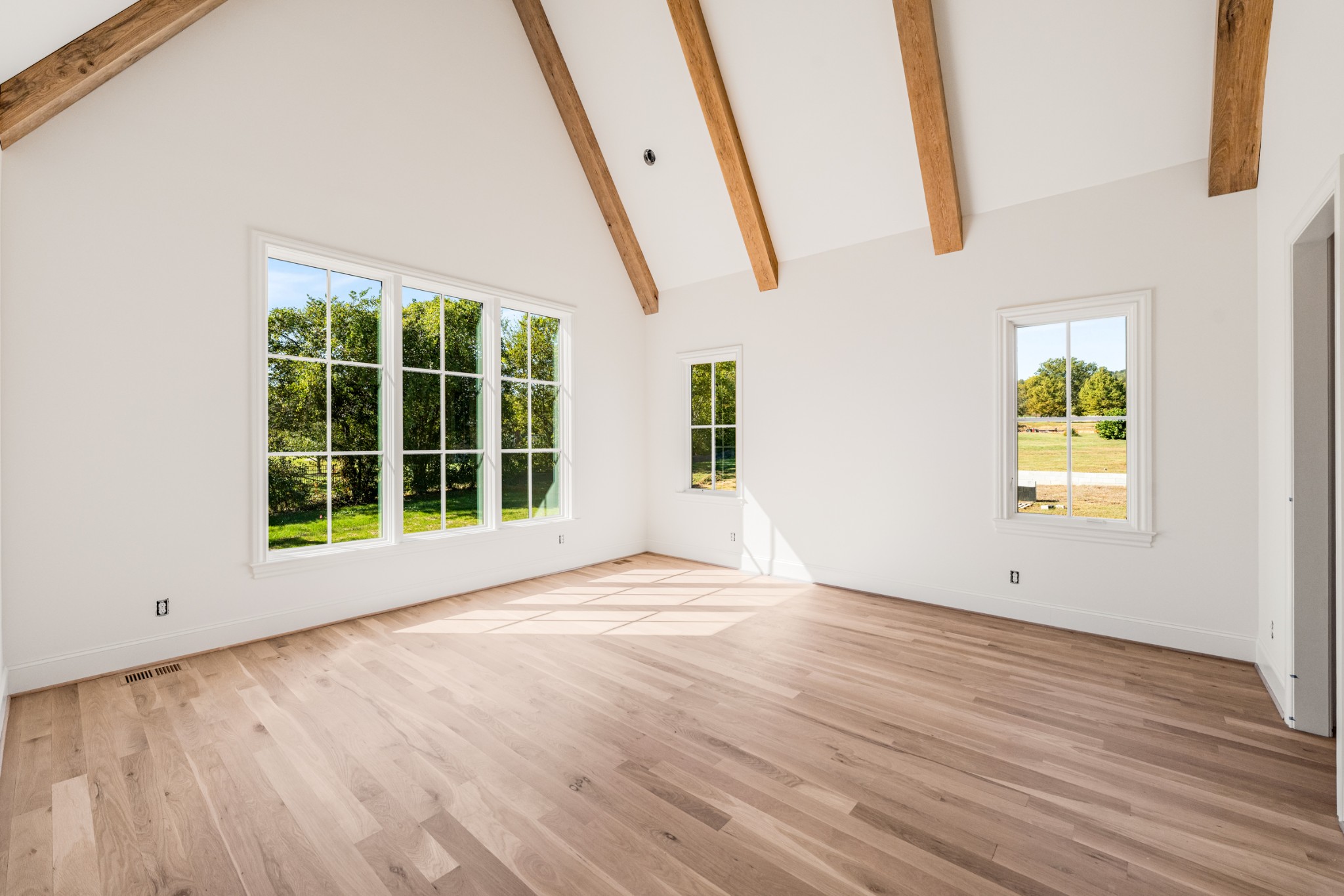 6033 Frazier Park Ln