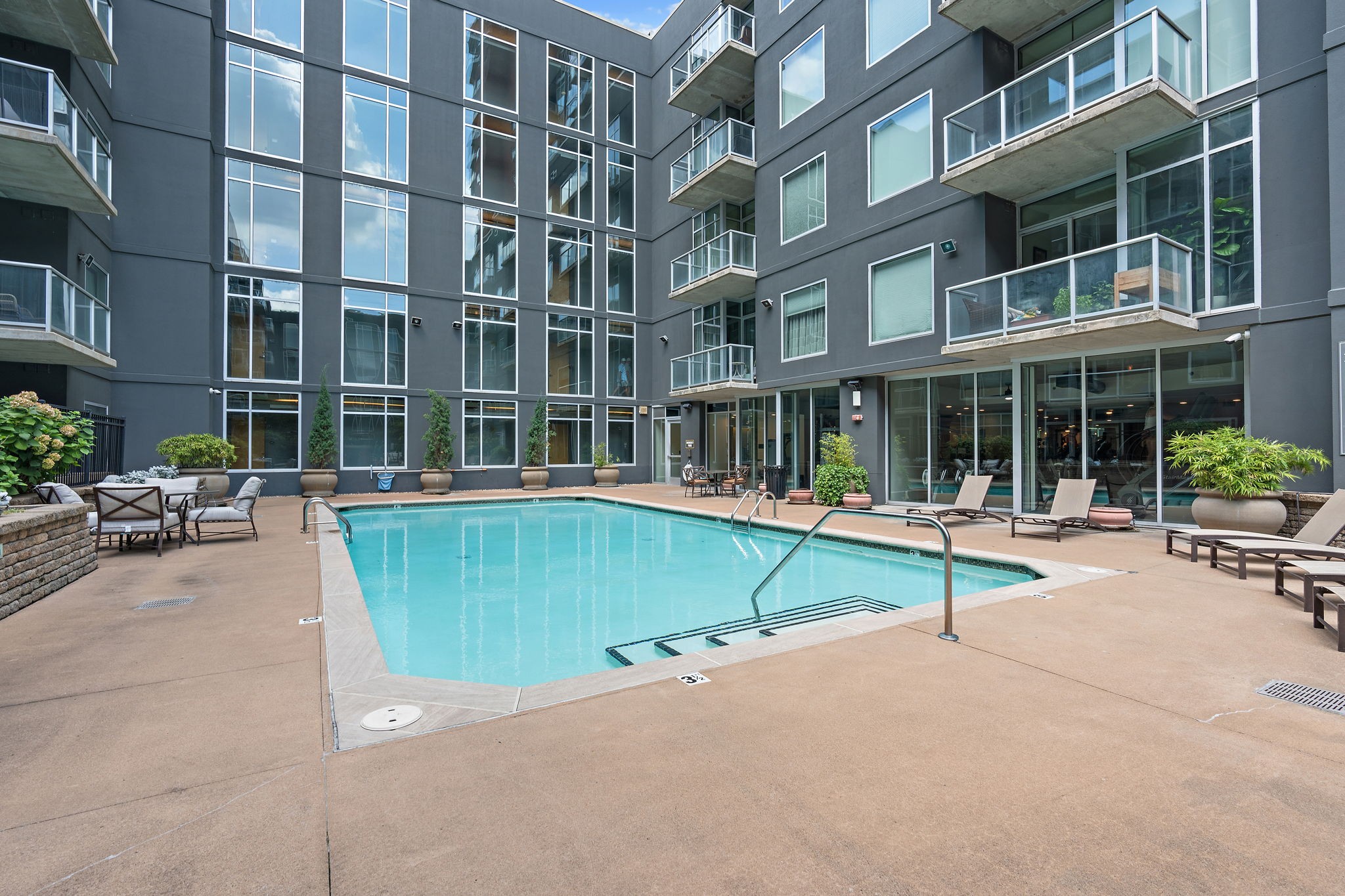 600 12th Ave S Unit: 1708