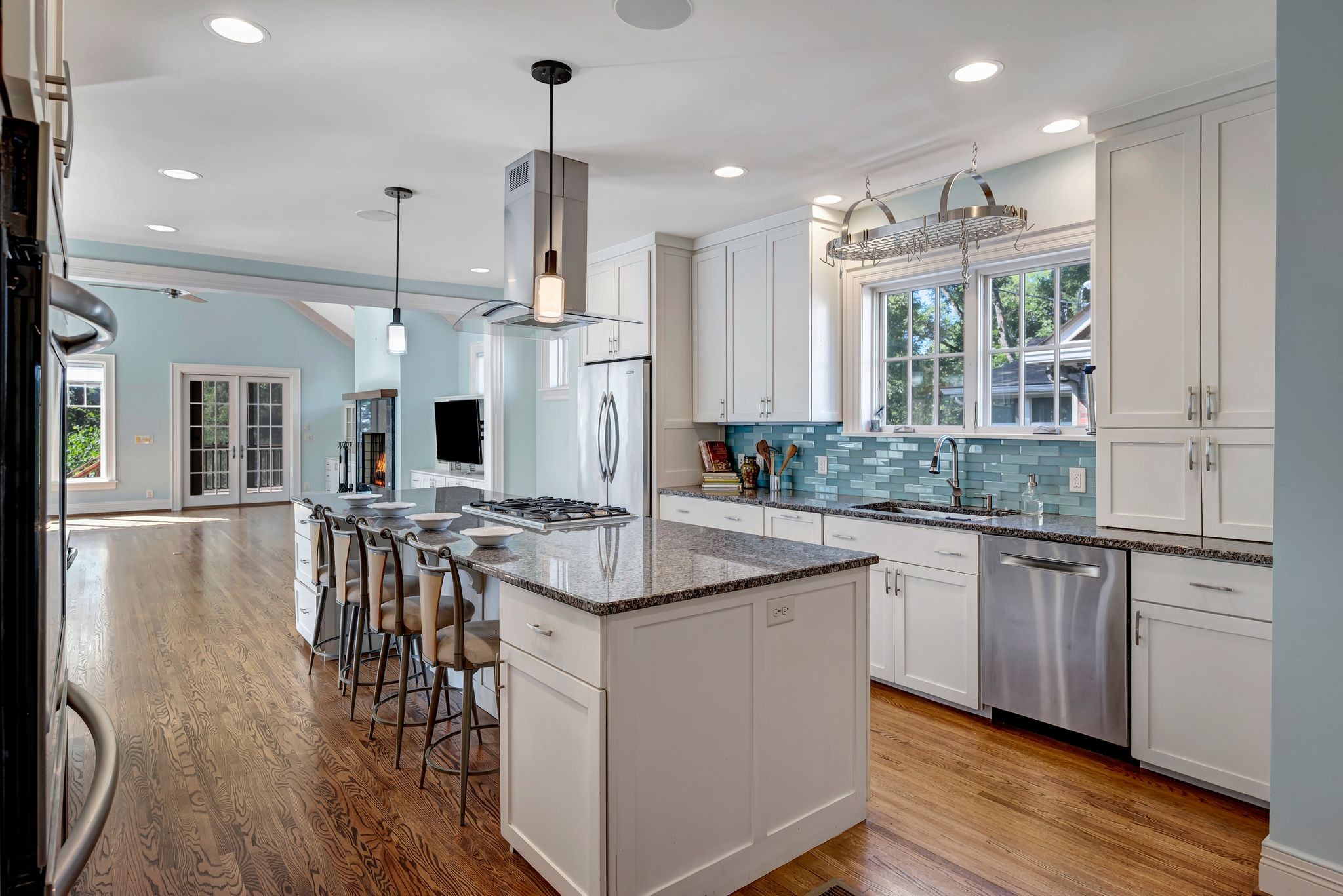 3605 Meadowbrook Ave