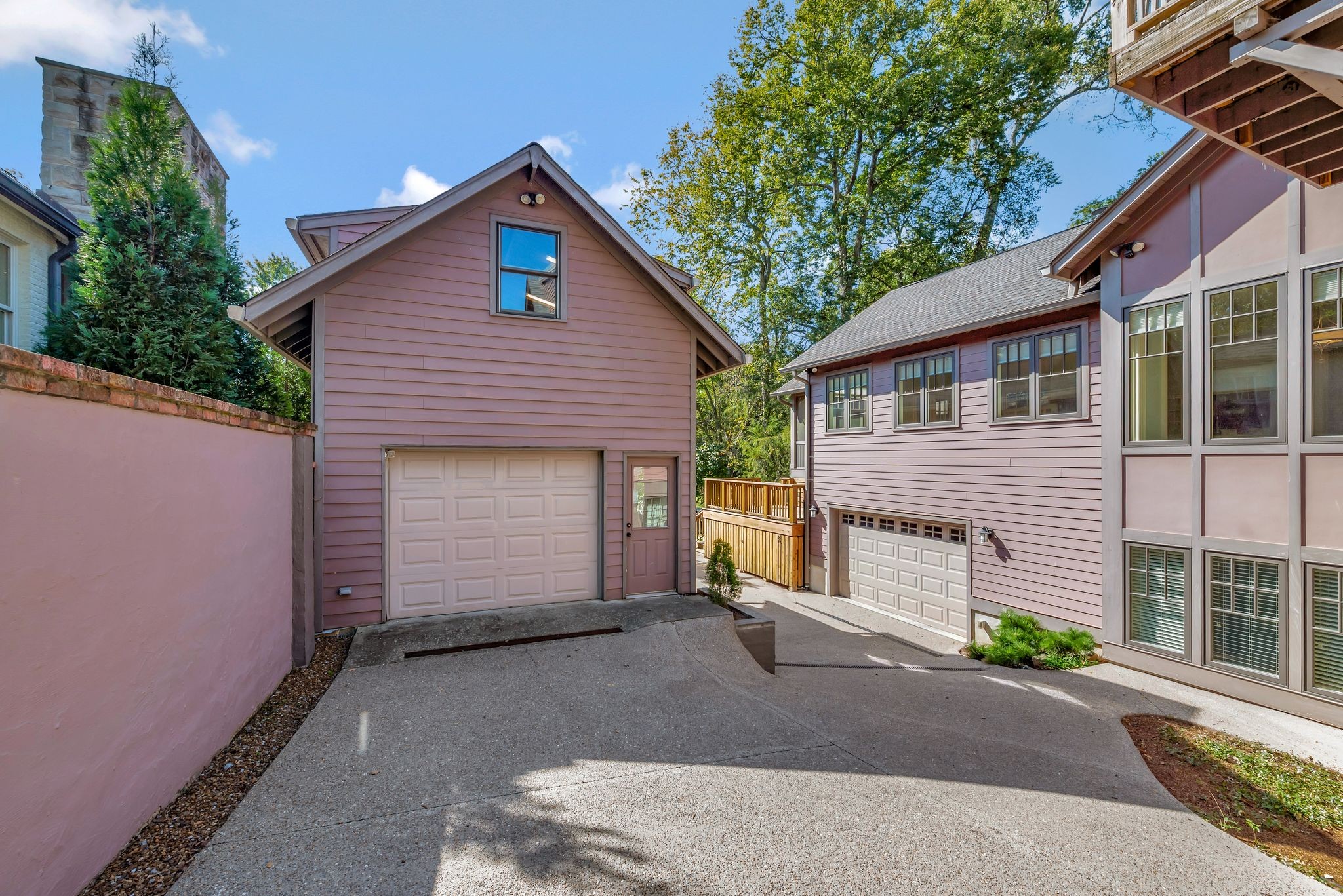 3605 Meadowbrook Ave