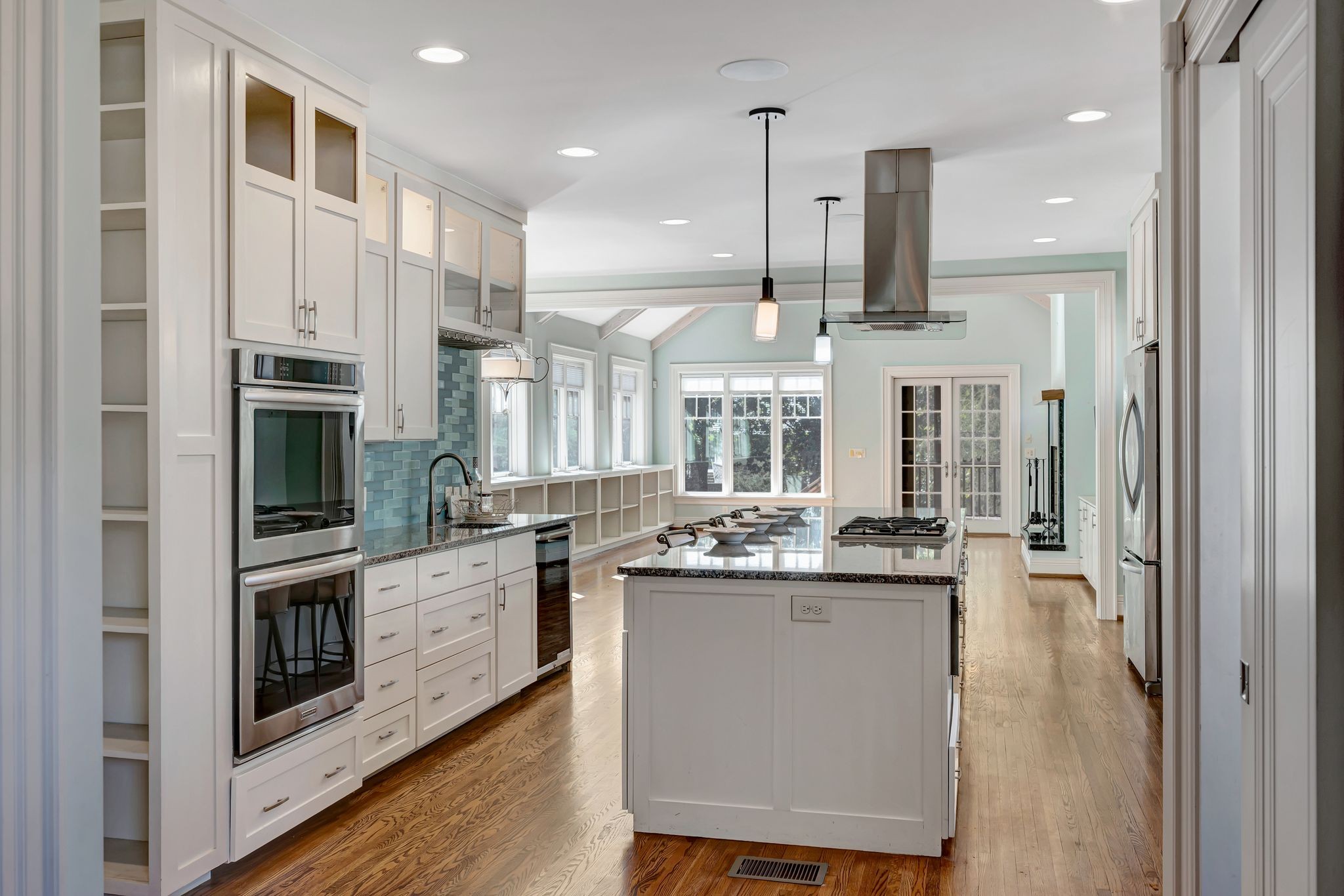 3605 Meadowbrook Ave