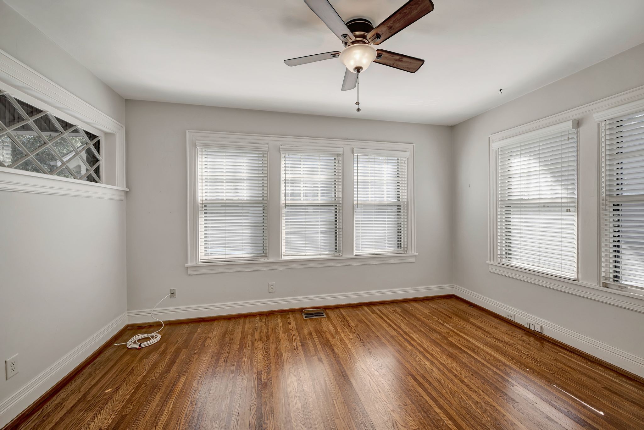 3605 Meadowbrook Ave