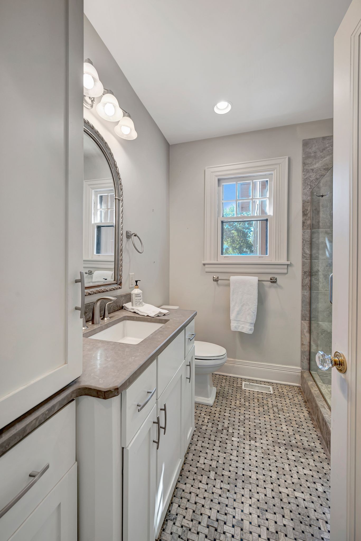 3605 Meadowbrook Ave