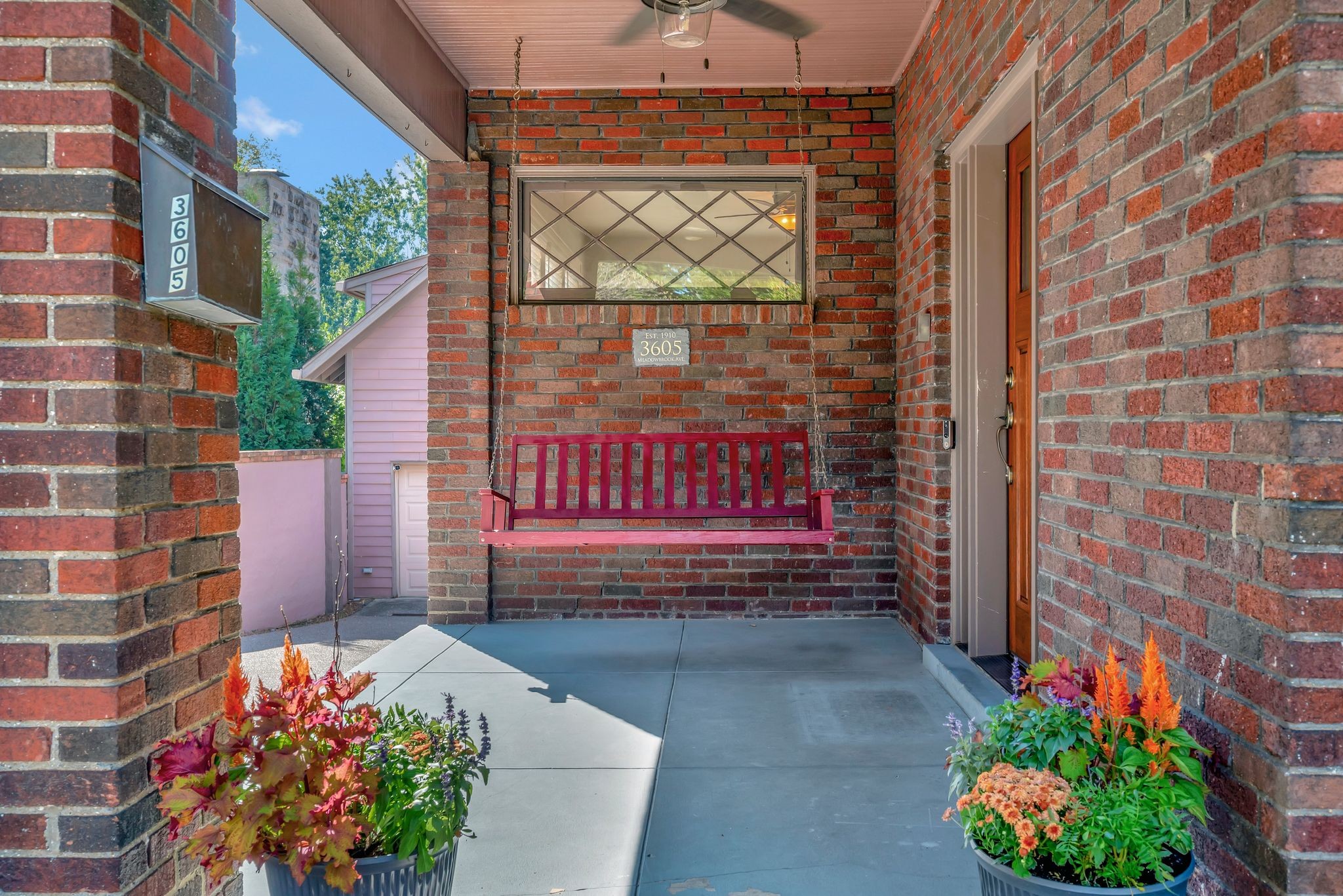 3605 Meadowbrook Ave