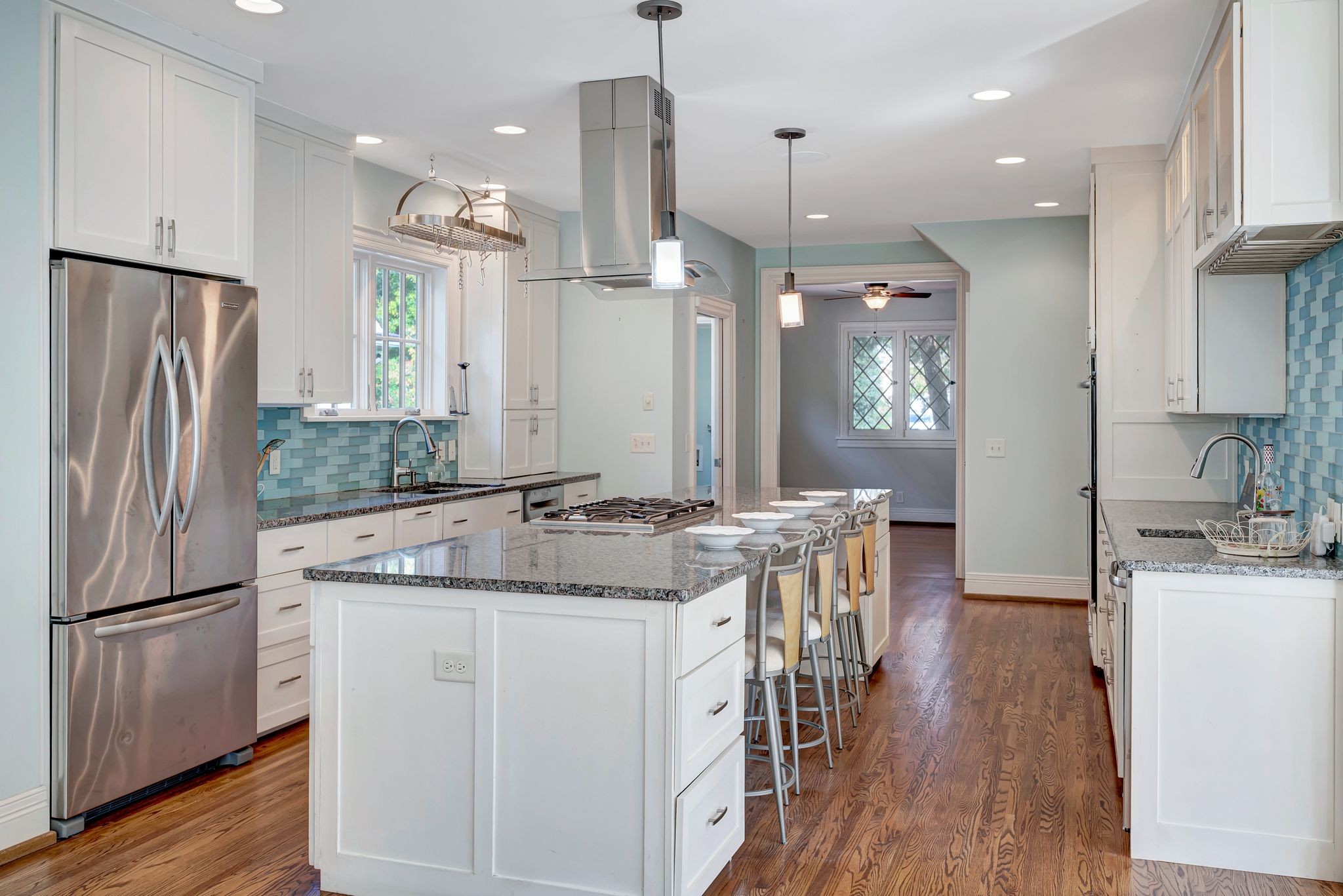 3605 Meadowbrook Ave